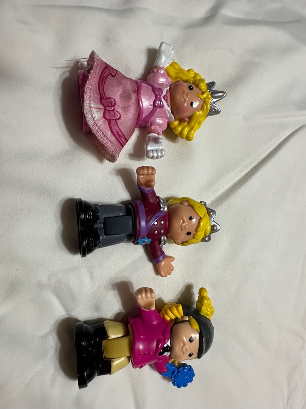 Little peopleMattel Princess & Royal Friends Figurine Set - Pink, Purple, Yellow